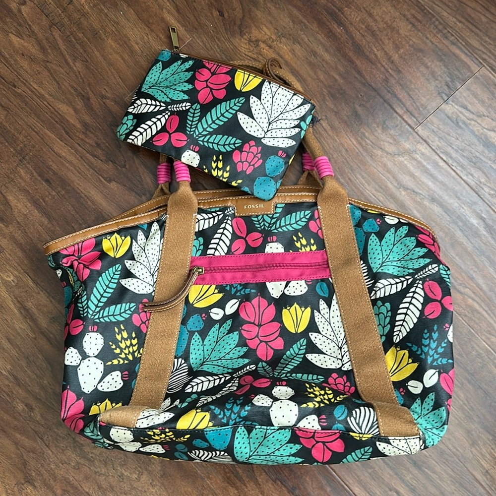Fossil tote bag. Floral pattern